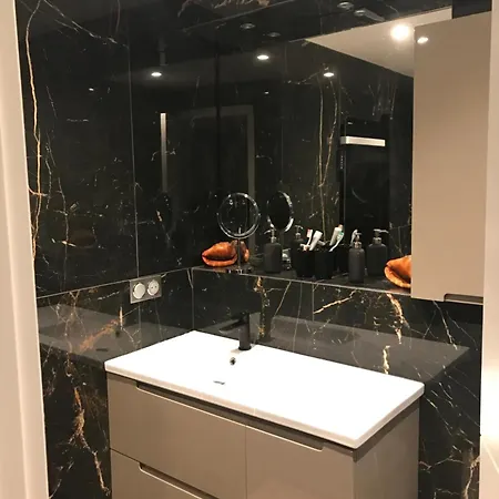 De Luxe Urrgne * Urrugne